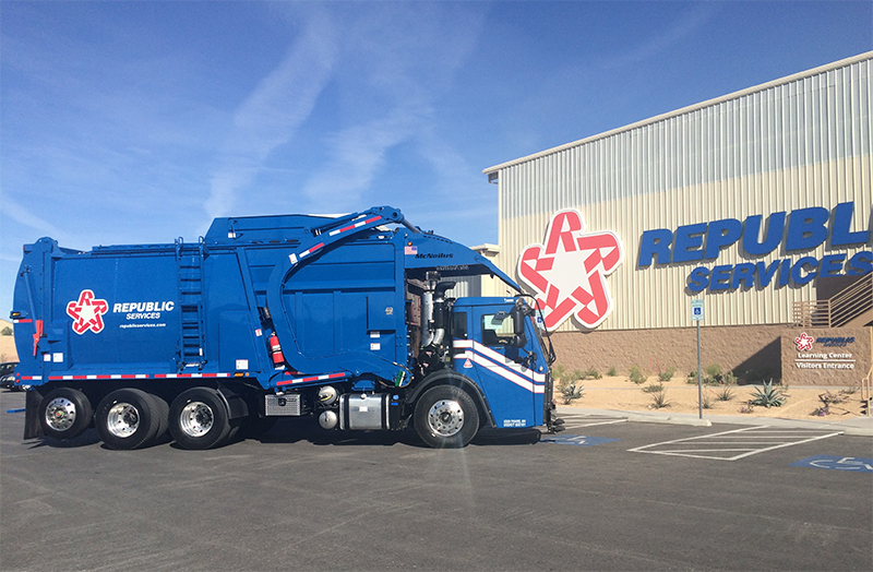 McNeilus Meridian Front Loader Mack